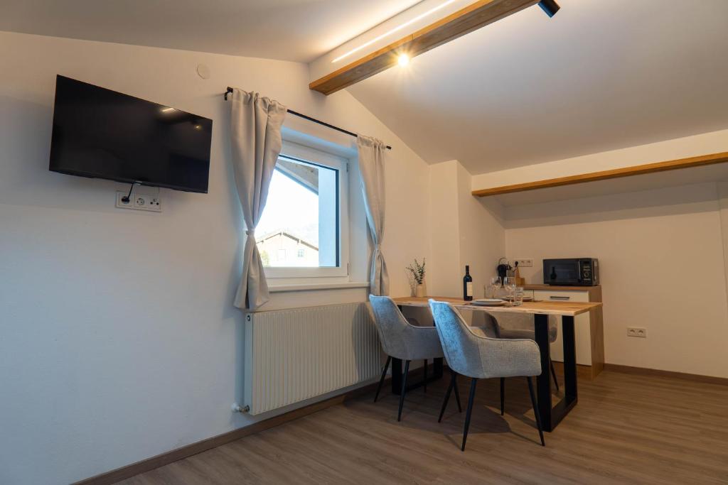 Wohnbereich mit Fernseher